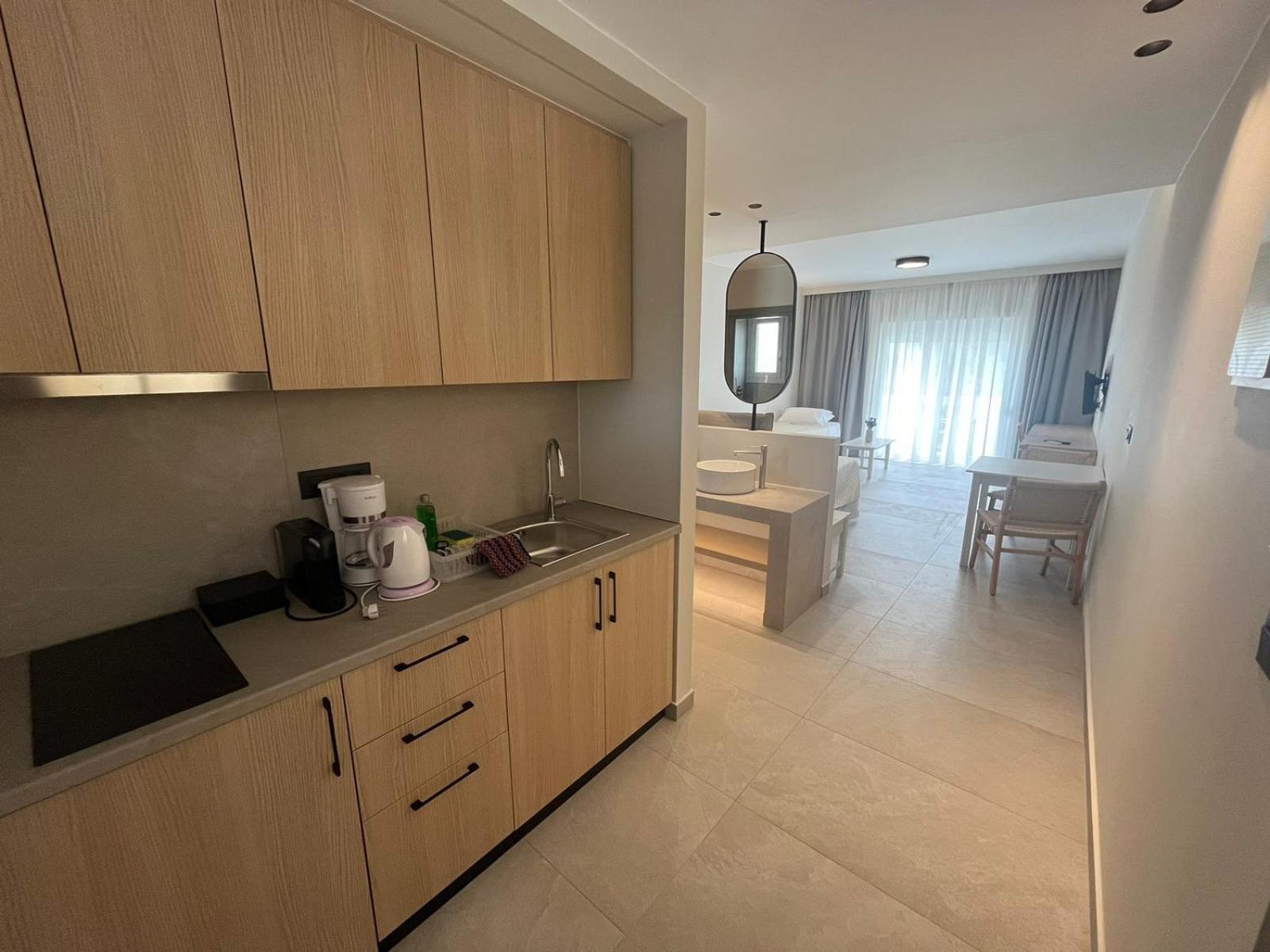 Mediterranean Sea Top Floor Палиохора Екстериор снимка