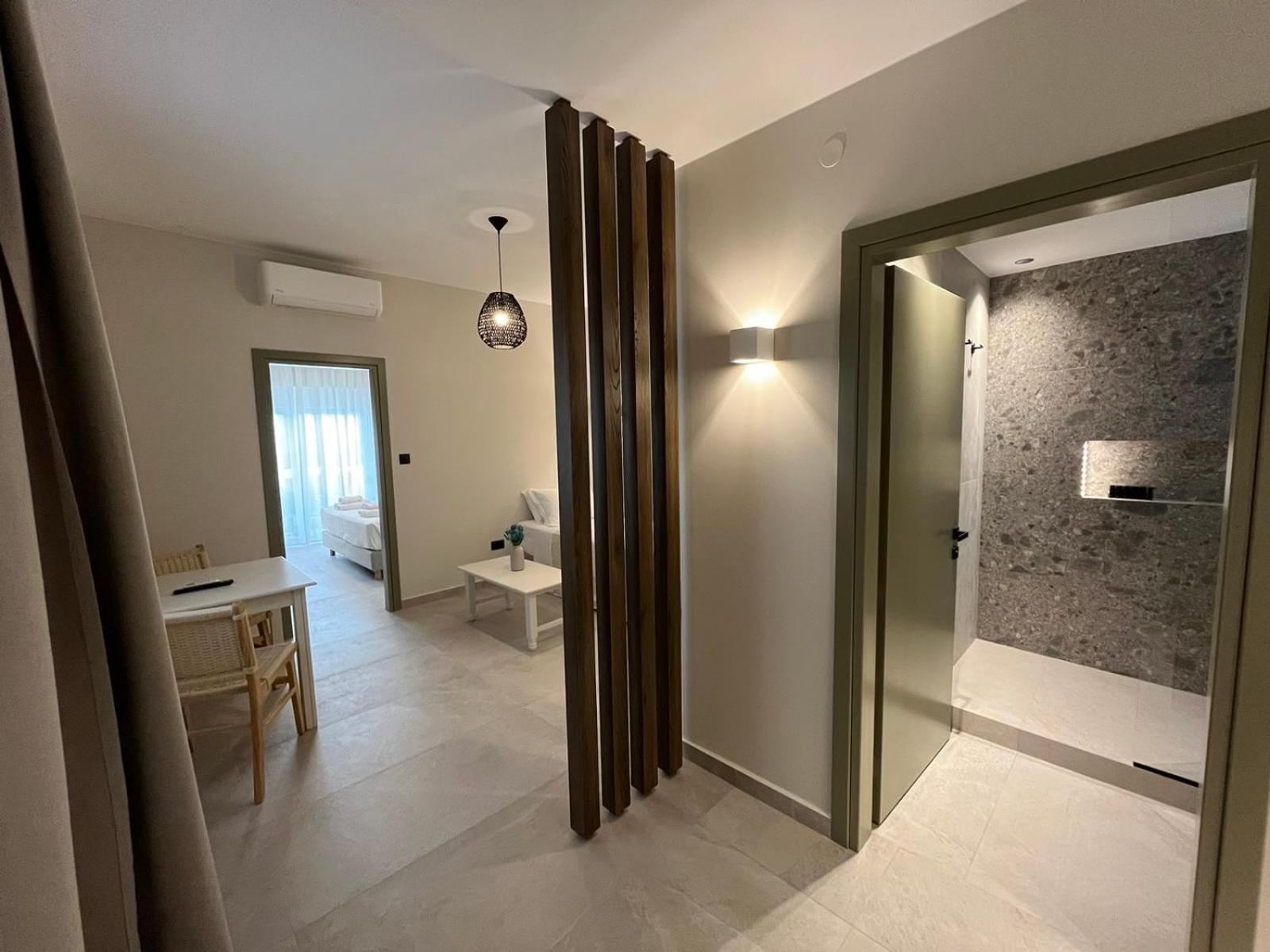 Mediterranean Sea Top Floor Палиохора Екстериор снимка