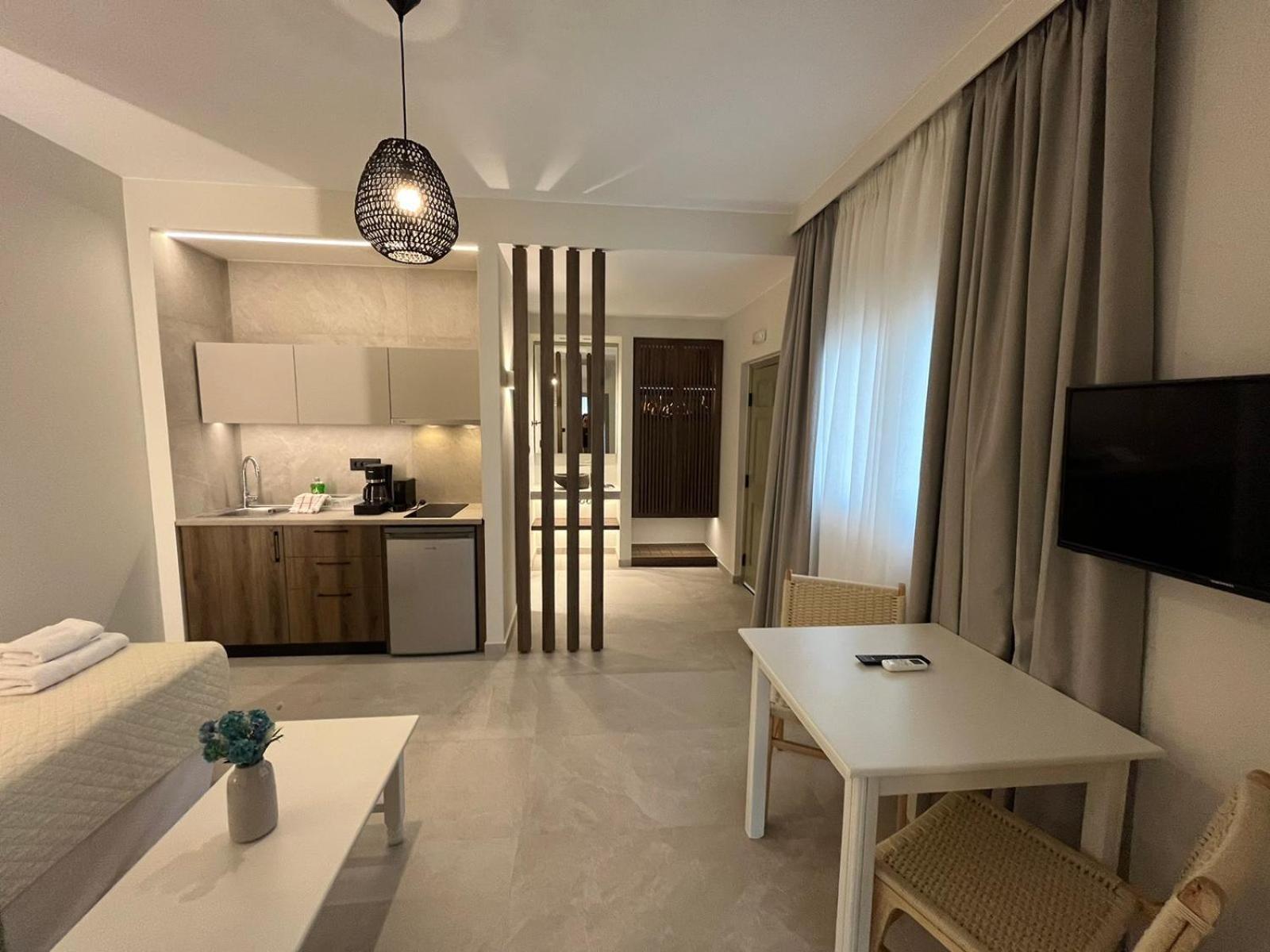 Mediterranean Sea Top Floor Палиохора Екстериор снимка