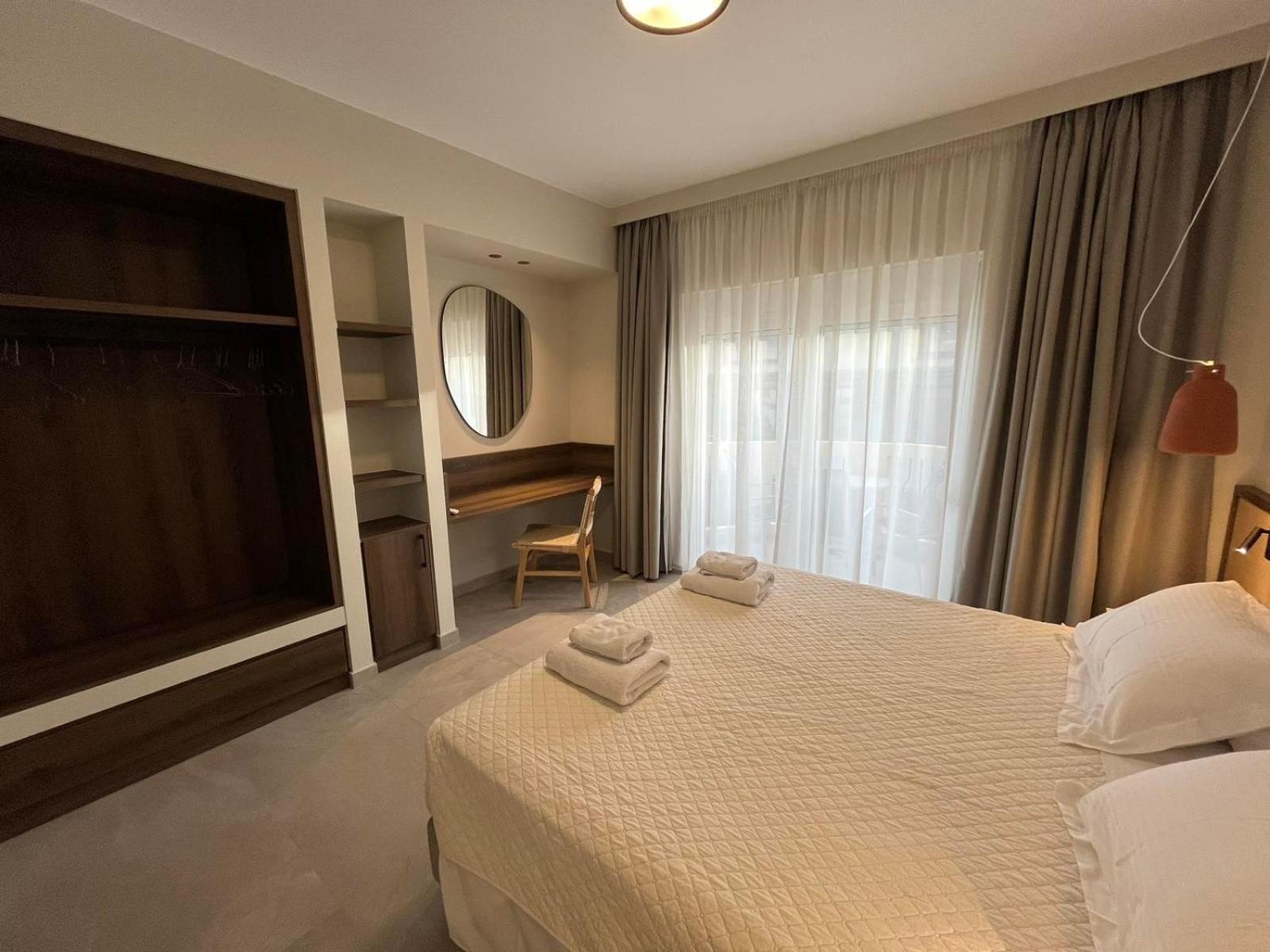Mediterranean Sea Top Floor Палиохора Екстериор снимка