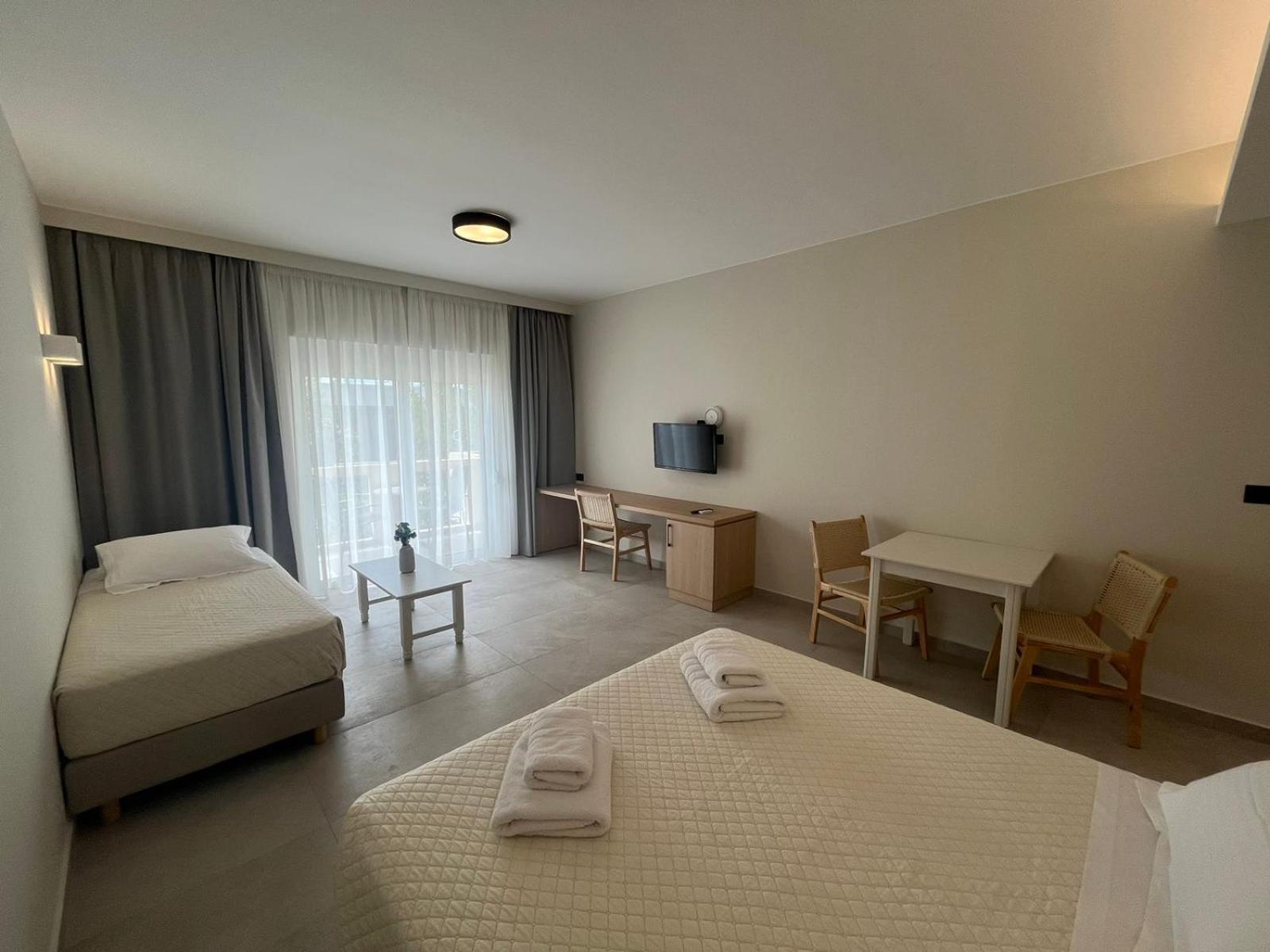 Mediterranean Sea Top Floor Палиохора Екстериор снимка