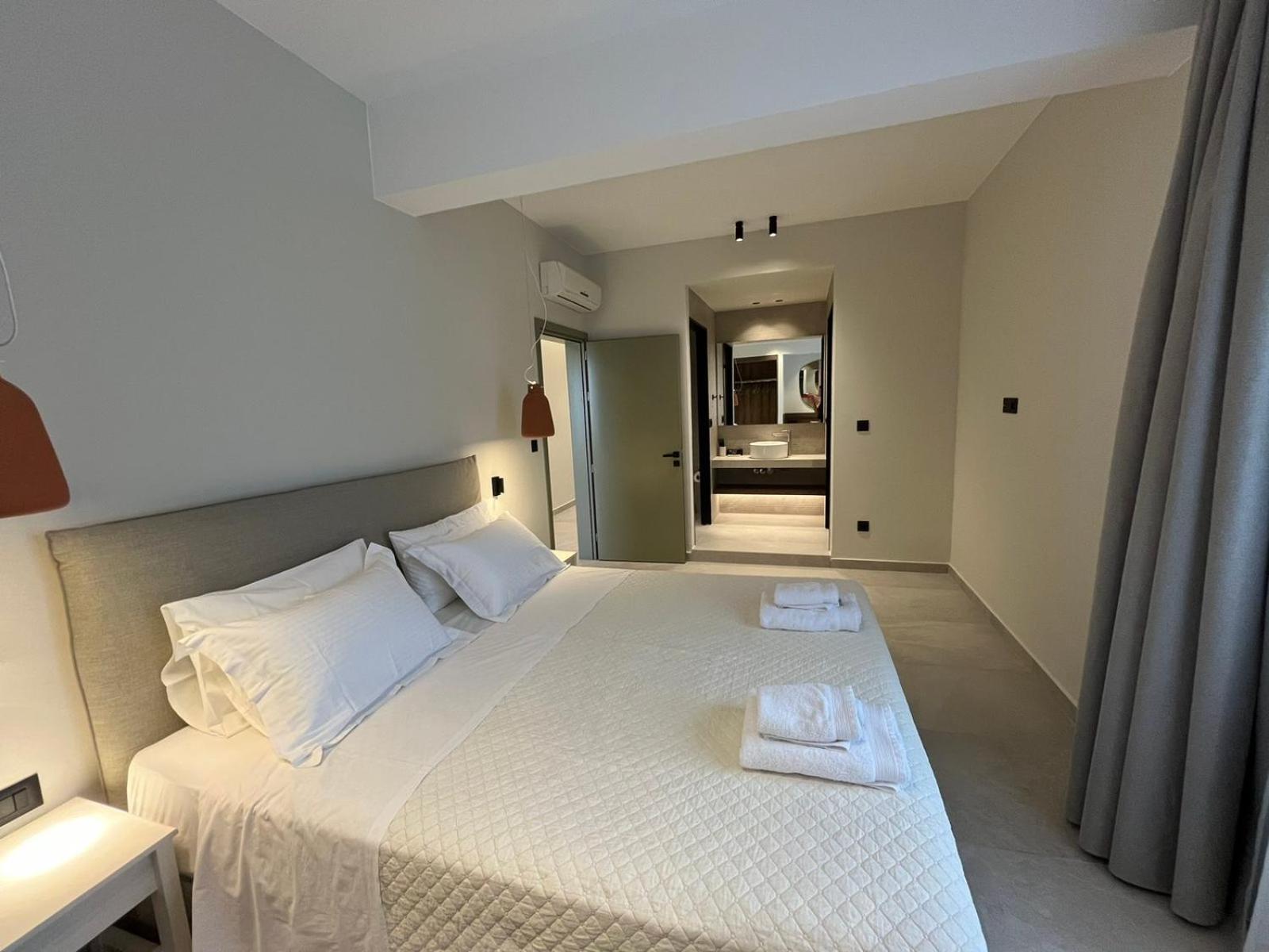 Mediterranean Sea Top Floor Палиохора Екстериор снимка