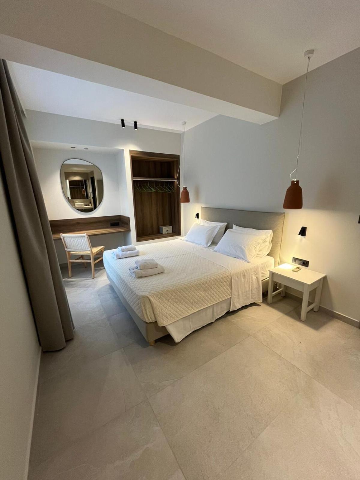 Mediterranean Sea Top Floor Палиохора Екстериор снимка
