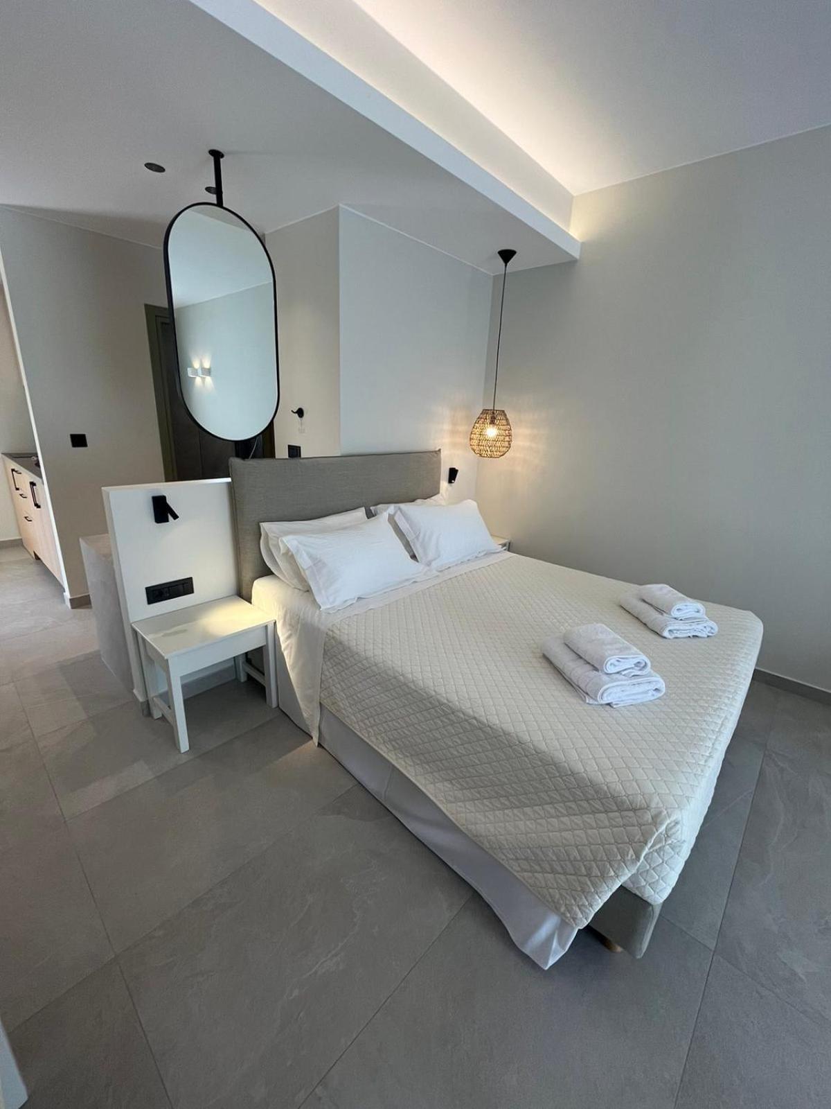 Mediterranean Sea Top Floor Палиохора Екстериор снимка