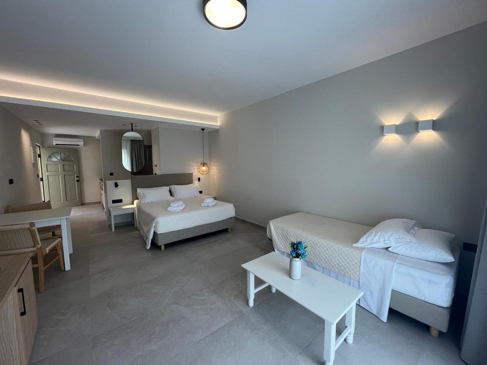 Mediterranean Sea Top Floor Палиохора Екстериор снимка