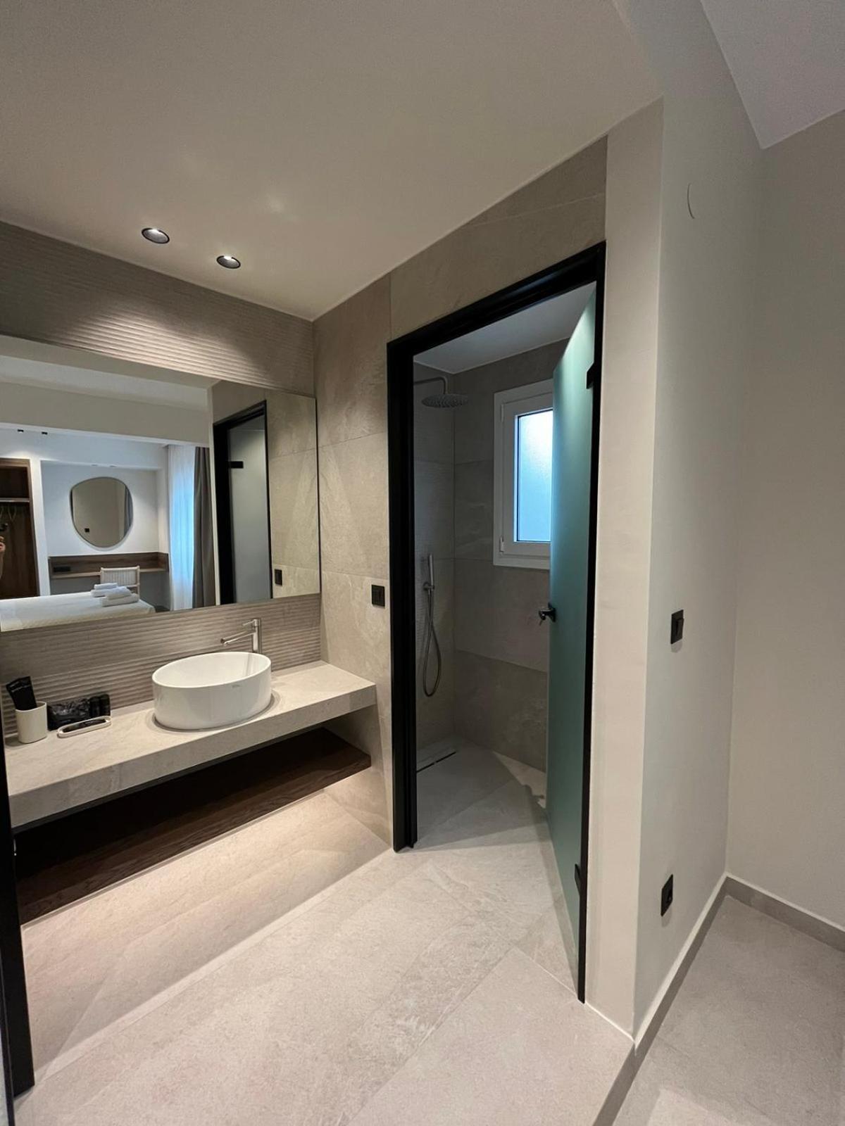 Mediterranean Sea Top Floor Палиохора Екстериор снимка