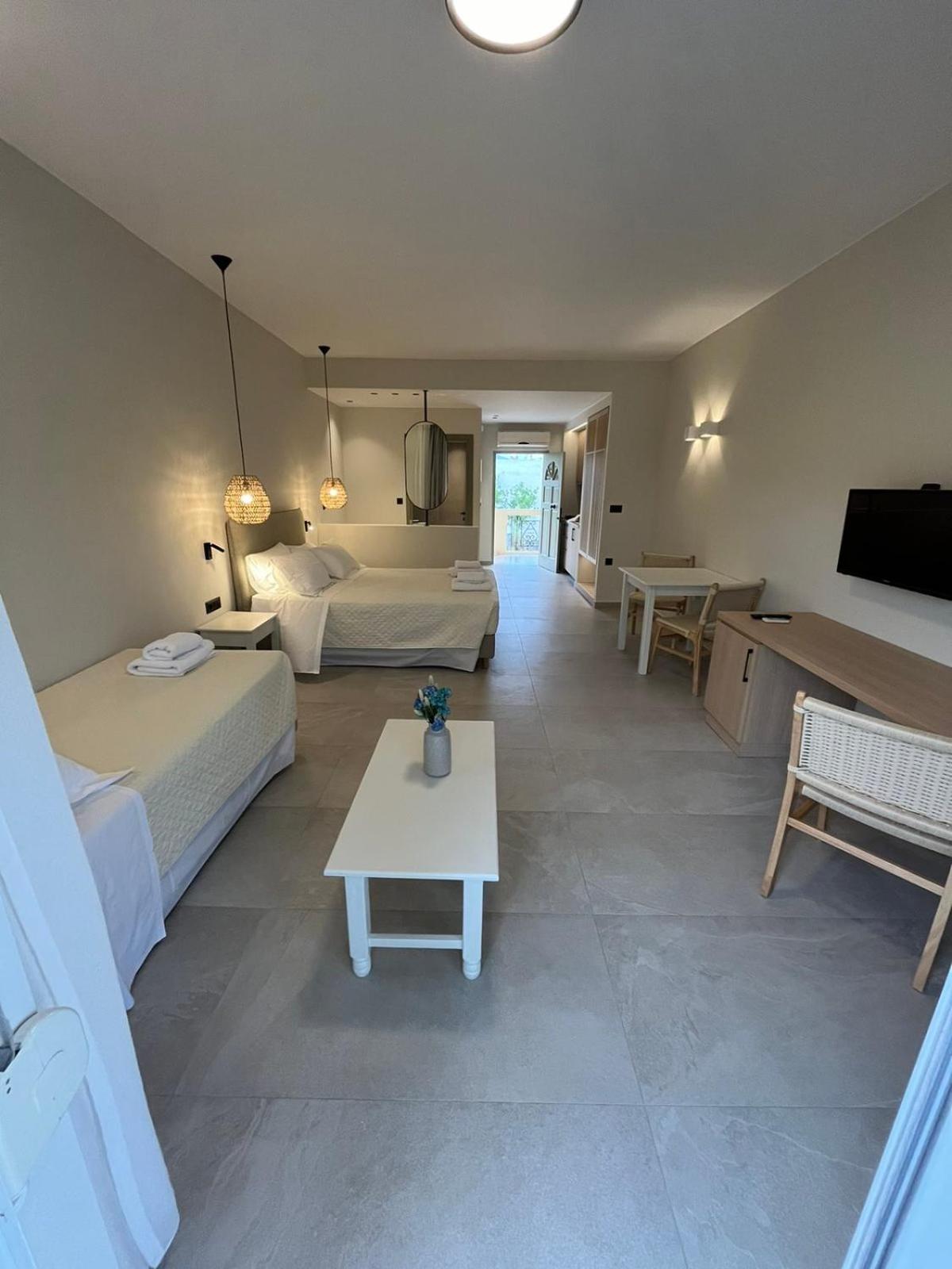 Mediterranean Sea Top Floor Палиохора Екстериор снимка