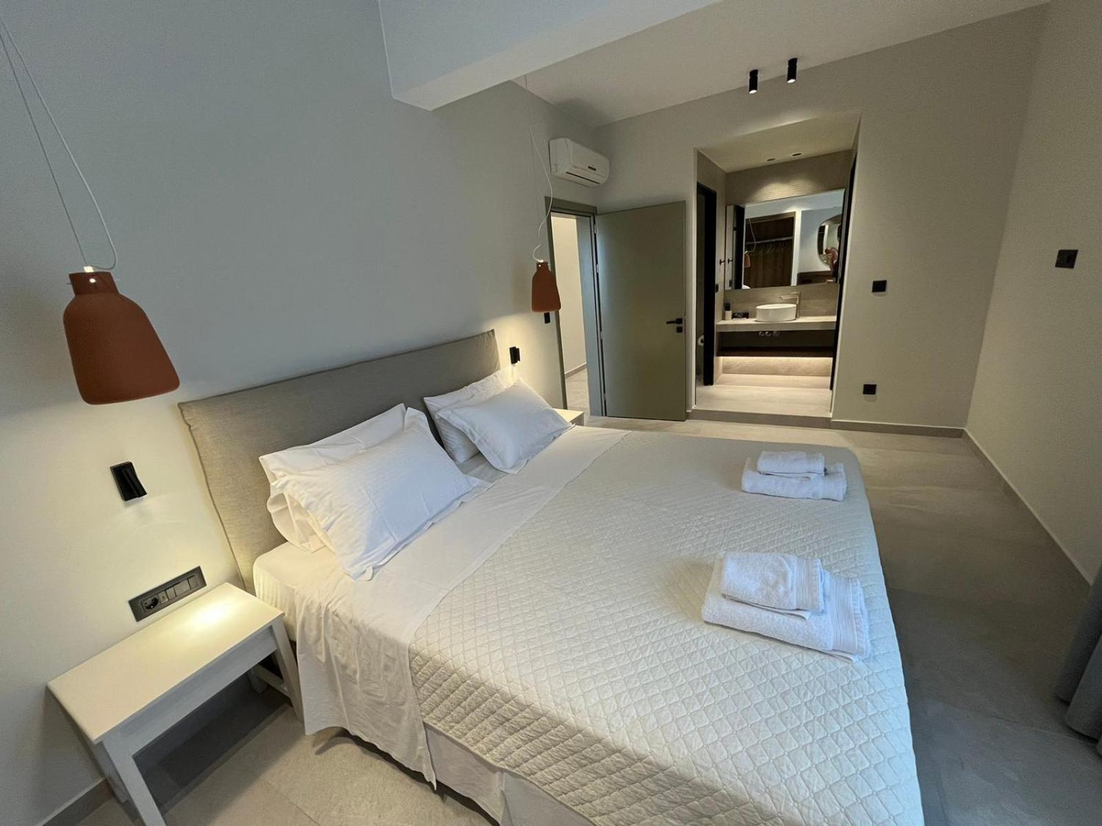 Mediterranean Sea Top Floor Палиохора Екстериор снимка