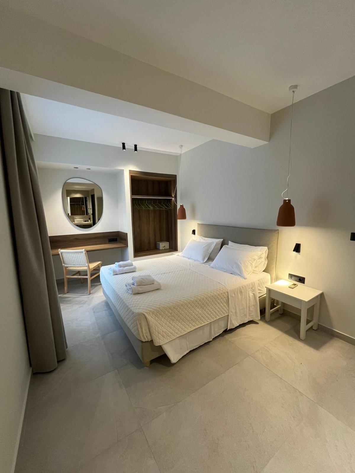 Mediterranean Sea Top Floor Палиохора Екстериор снимка