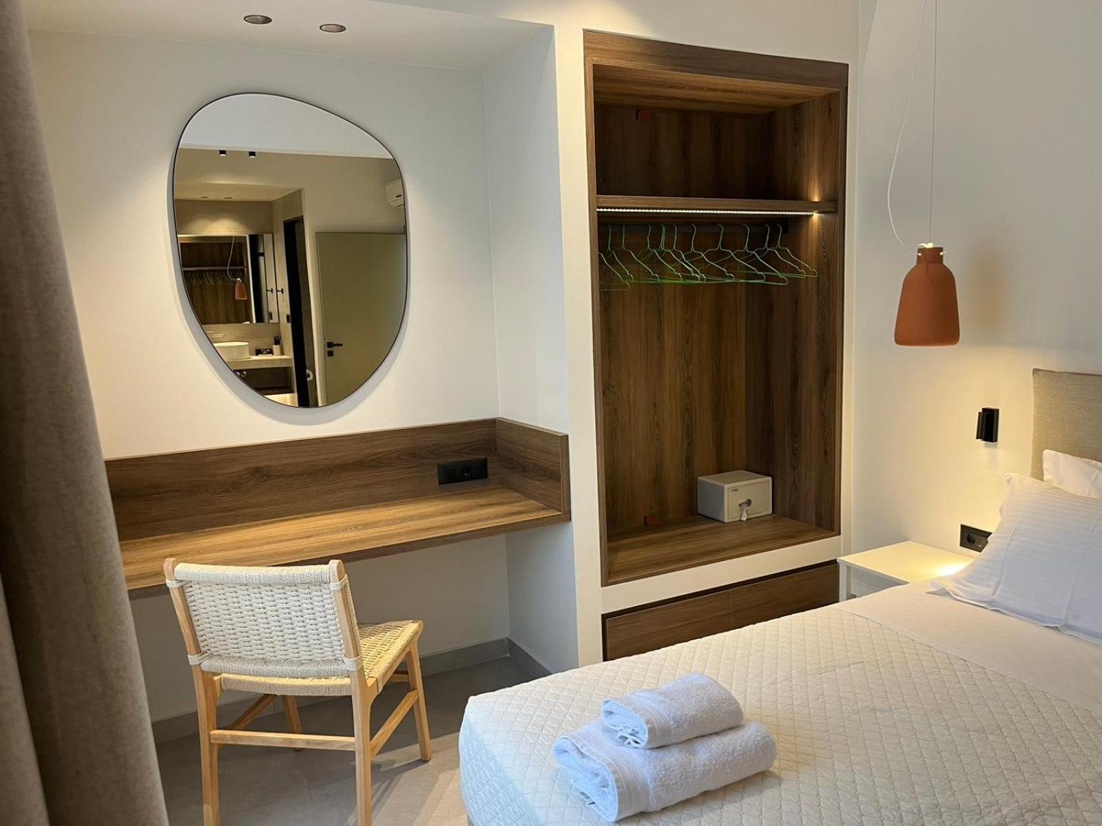 Mediterranean Sea Top Floor Палиохора Екстериор снимка