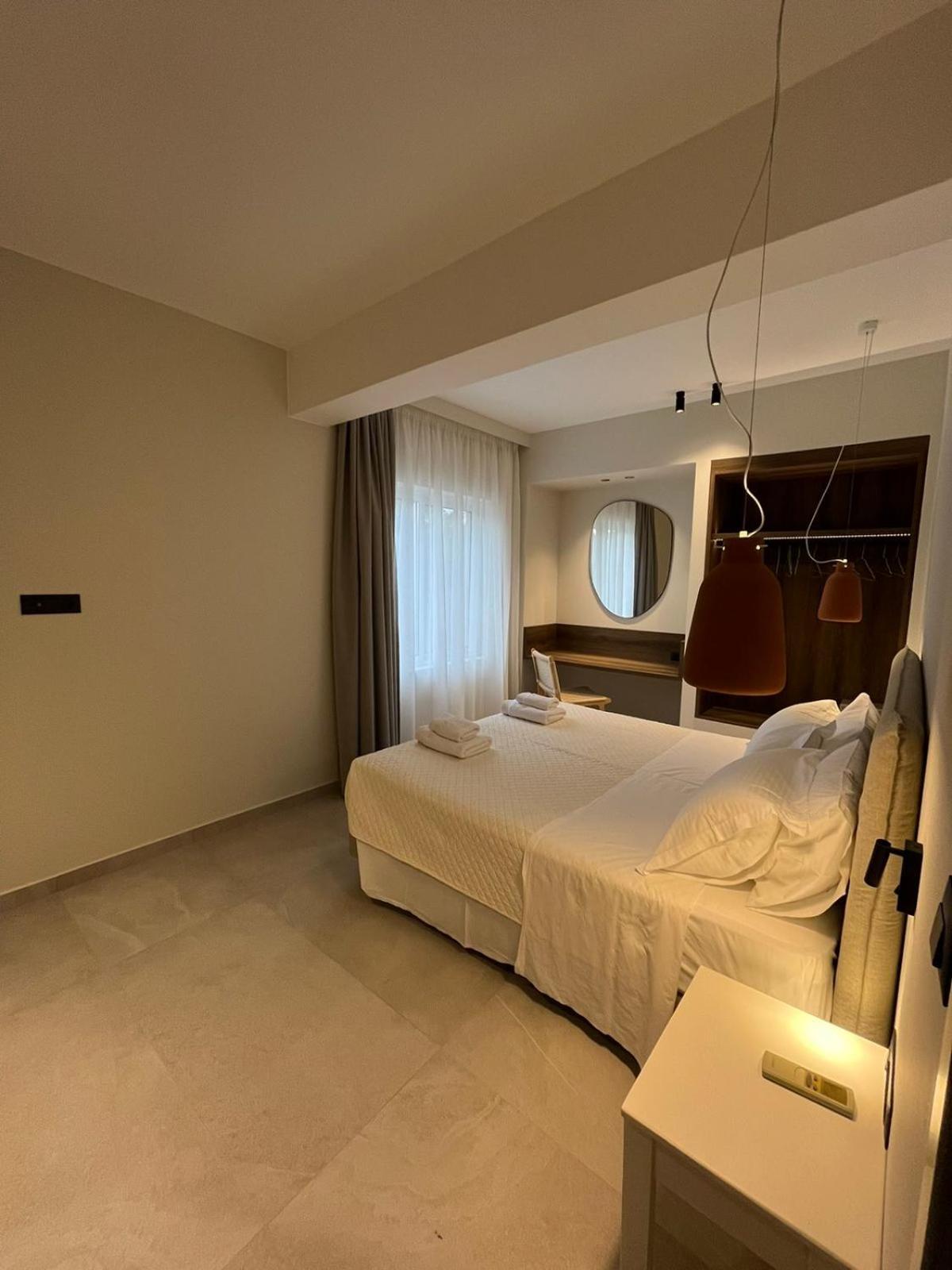 Mediterranean Sea Top Floor Палиохора Екстериор снимка