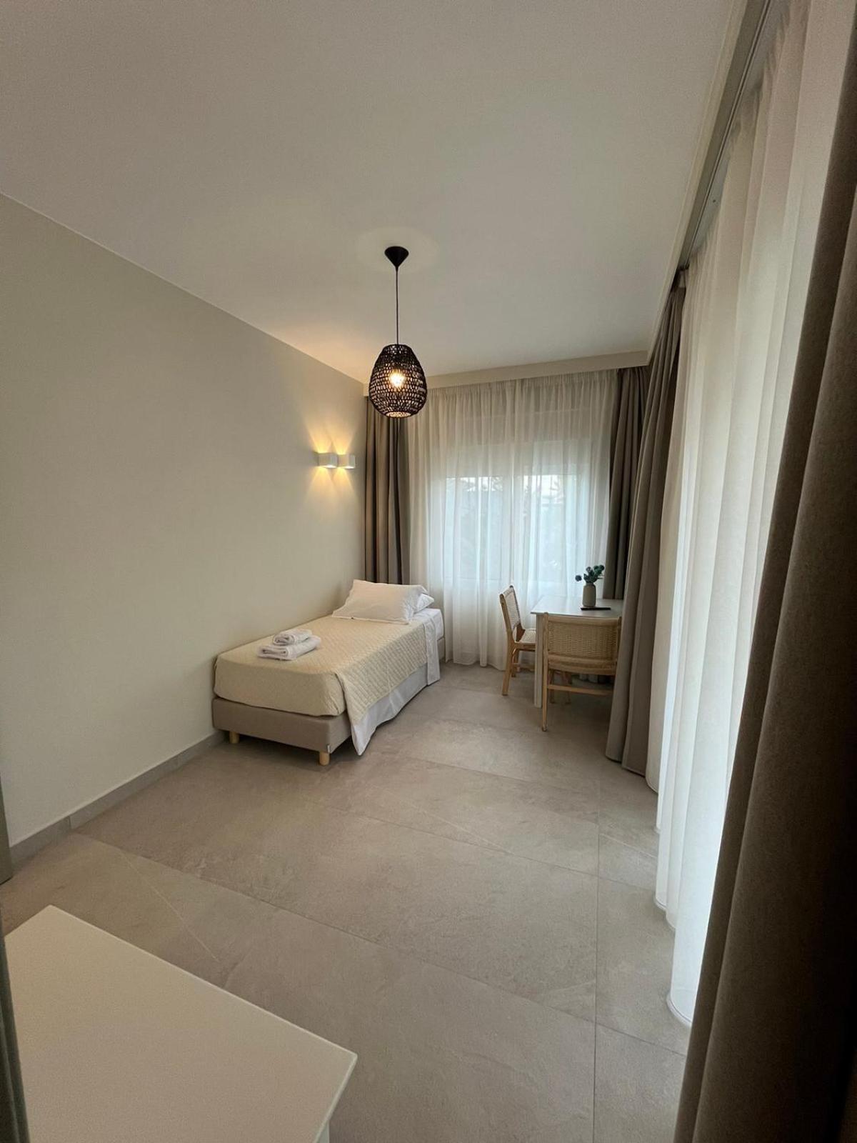 Mediterranean Sea Top Floor Палиохора Екстериор снимка
