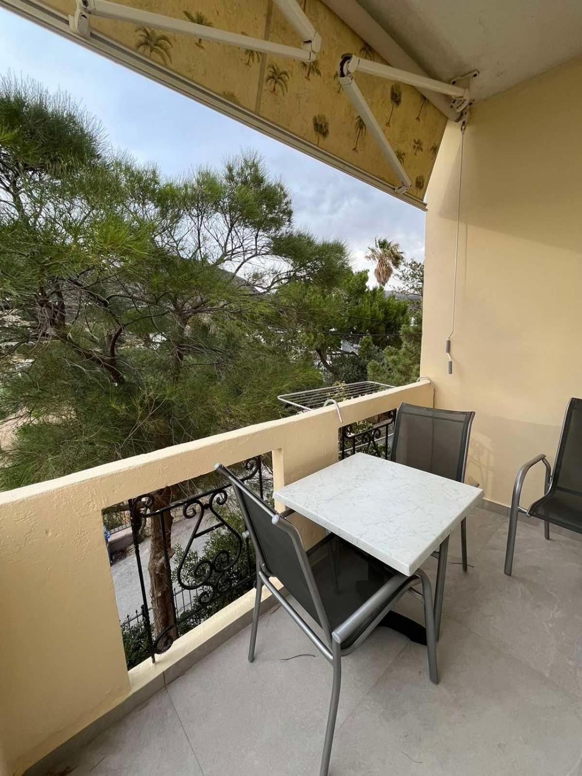 Mediterranean Sea Top Floor Палиохора Екстериор снимка