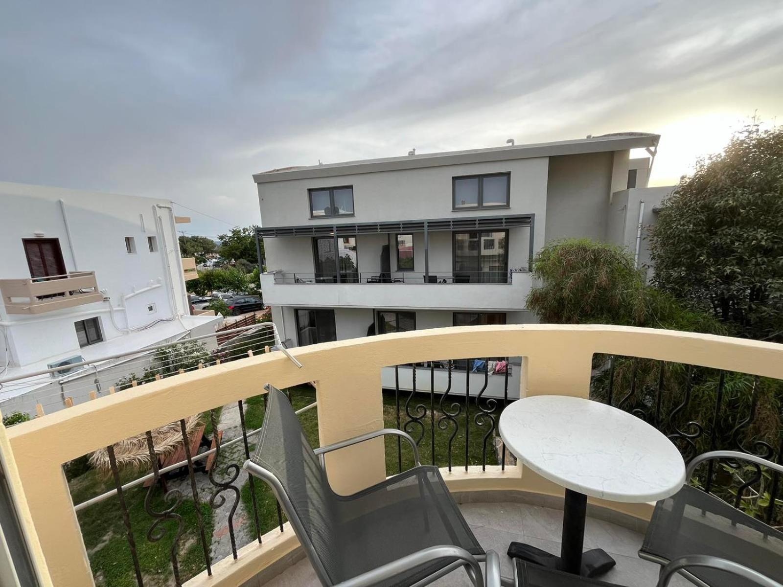Mediterranean Sea Top Floor Палиохора Екстериор снимка